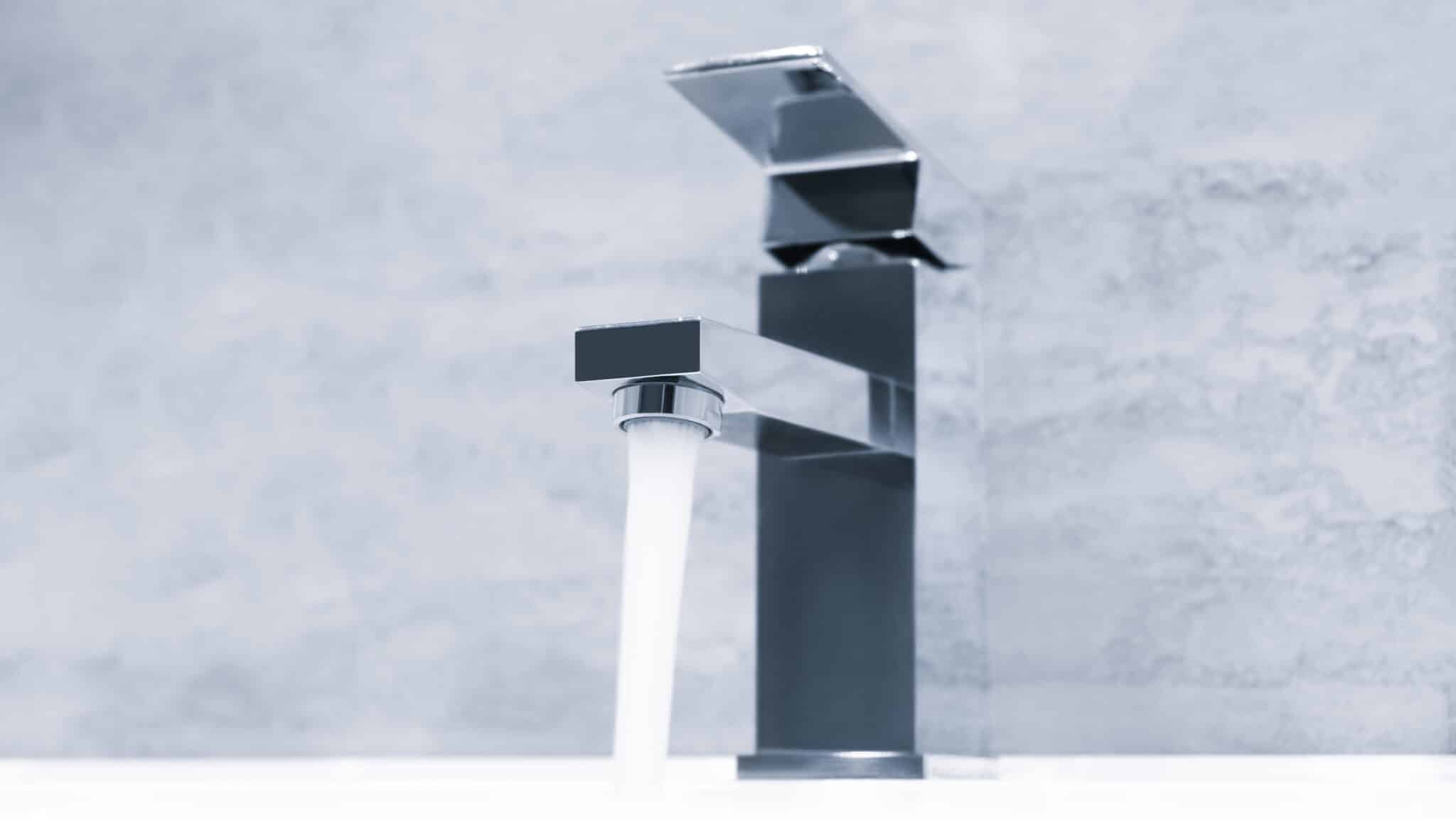 Faucet and water drop, Faucet Aerator Replacement.